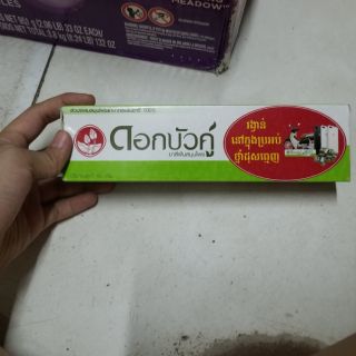 Kem đánh răng Dok Bua Ku của thái