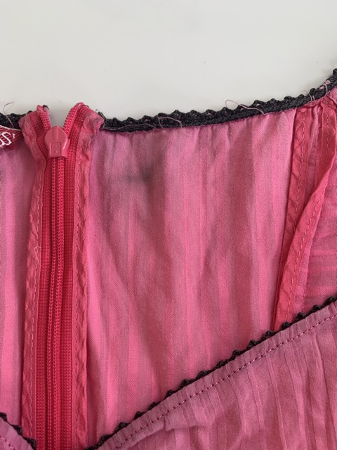 Đầm xoè cổ vuông tim