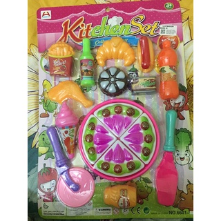 Hộp đồ chơi bé là thợ làm bánh sinh nhật, bánh cake,bánh mì xúc xích ,khoai tây,