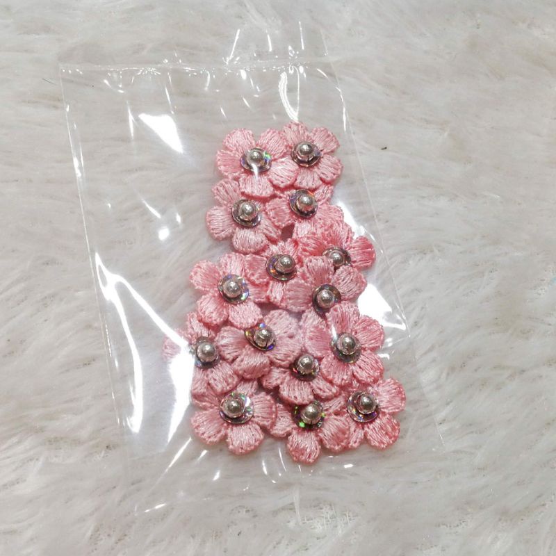 Gói 15 hoa thêu bông mai 3d đính kim sa cườm bạc trang trí áo dài quần váy đầm thanh lịch size 1.6cm