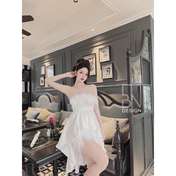 Đầm cúp lông vũ phối lụa đuôi cá