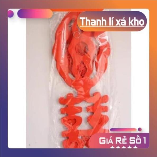 Dây xúc xích đỏ trang trí đèn lồng