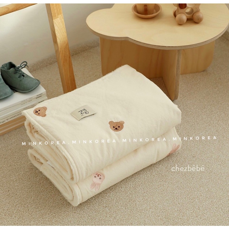 CHĂN GẤU CHEZBEBE 1 MẶT COTTON THÊU HỌA TIẾT 1 MẶT BÔNG MỊN - Made In Korea