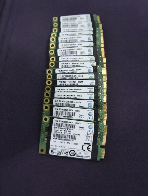 Ổ cứng MSATA Samsung 128Gb dùng cho máy tính xách tay.