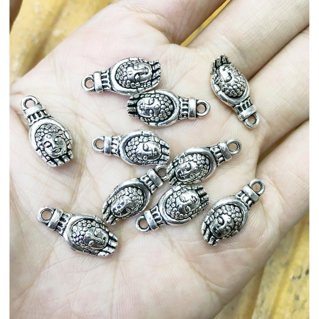 Mặt Phật bàn tay