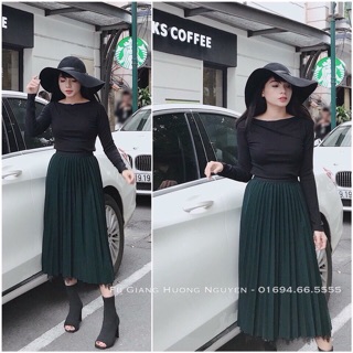 Váy xếp ly chân ren