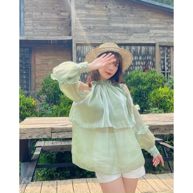 set áo trễ vai bèo xanh short trắng xinh