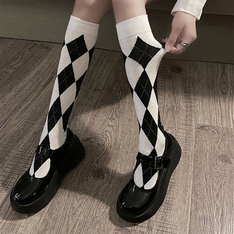 Đôi tất cổ cao ngang đầu gối họa tiết kẻ sọc caro dễ thương phong cách Hàn Nhật cho nữ