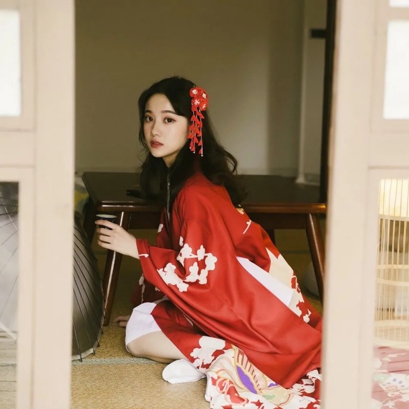 Trang phục nhật bản kimono đỏ dài