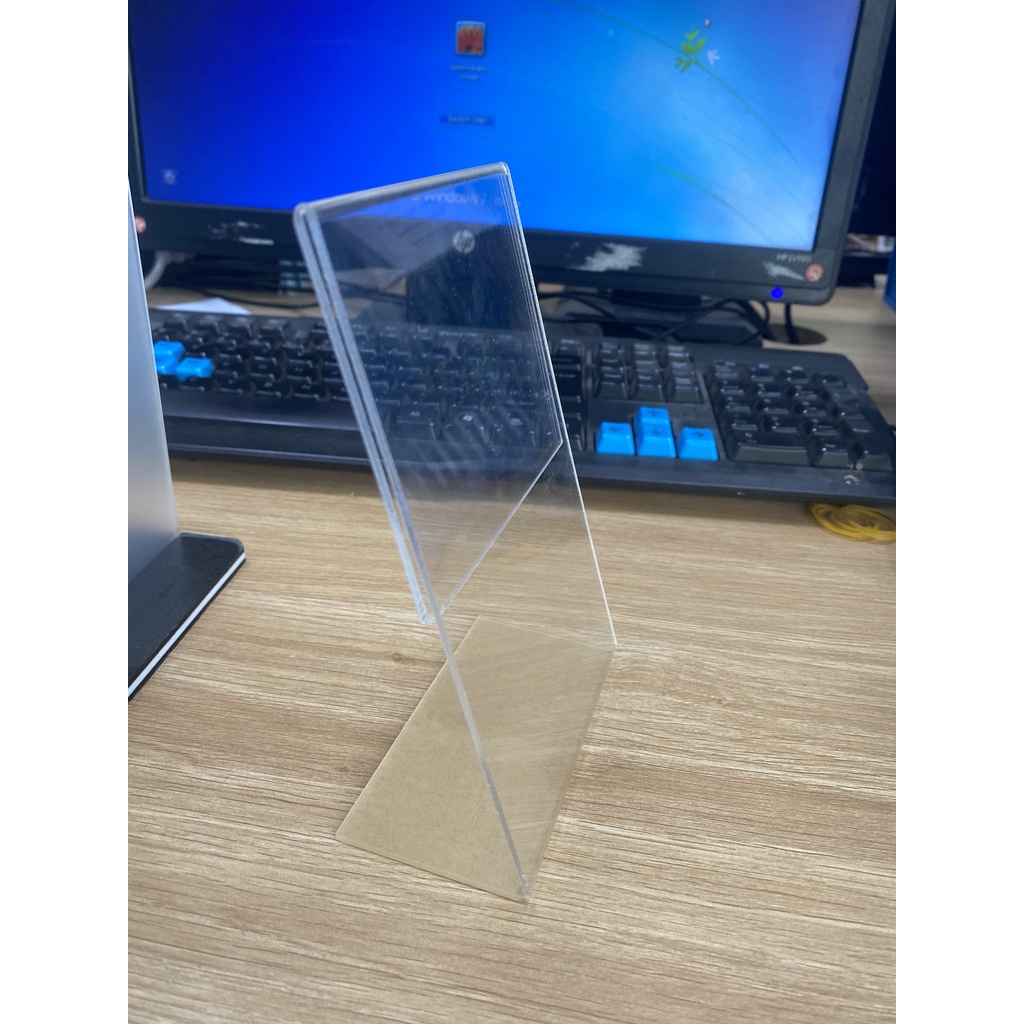 Khung menu mica kích thước A6 cài mã QR VNpay, Zalopay. tại các cửa hàng, shop thời trang, siêu thị kích thước 10x15.5cm