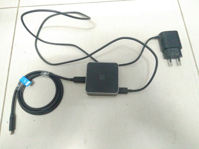 Điện thoại di động Microsoft Lumia 950 màu đen kèm Display Dock