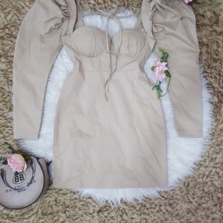 Đầm body tay phồng cúp ngực
