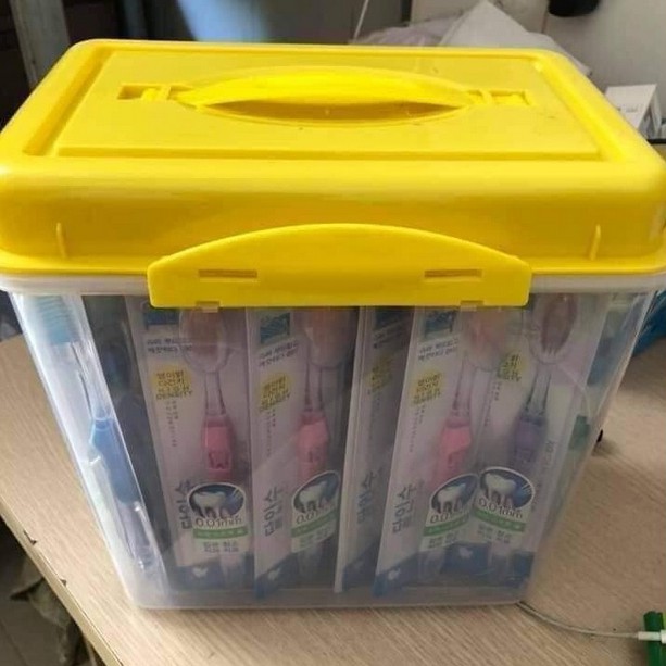 Hộp 45 Bàn Chải Hàn Quốc Mã 216
