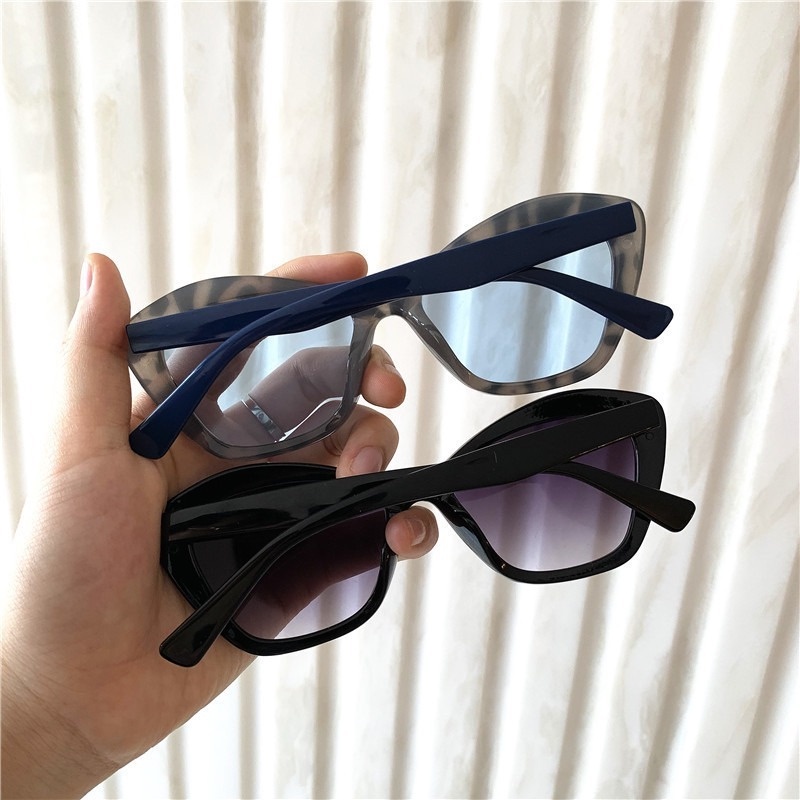 Kính mát mắt mèo chống tia UV màu sắc thời trang