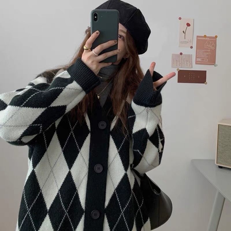 Áo Khoác Nỉ Cardigan Form Rộng Kẻ Hình Thoi Kim Cương Đen Hồng Nữ