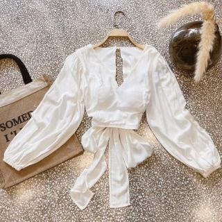 ÁO TRẮNG CROP CỘT NƠ LƯNG TAY PHỒNG
