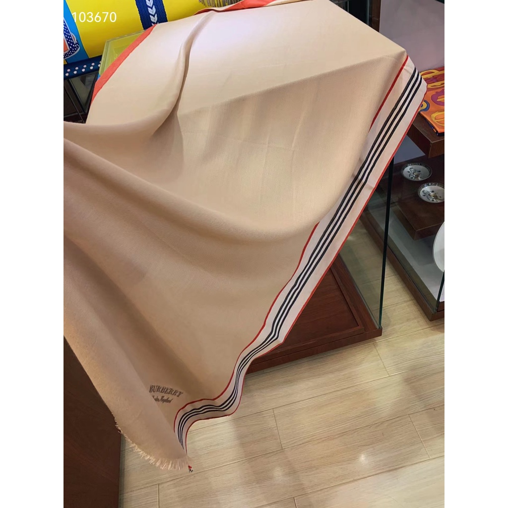 Khăn Choàng Burberry Vải Cashmere Màu Trơn Họa Tiết Kẻ Sọc Cá Tính