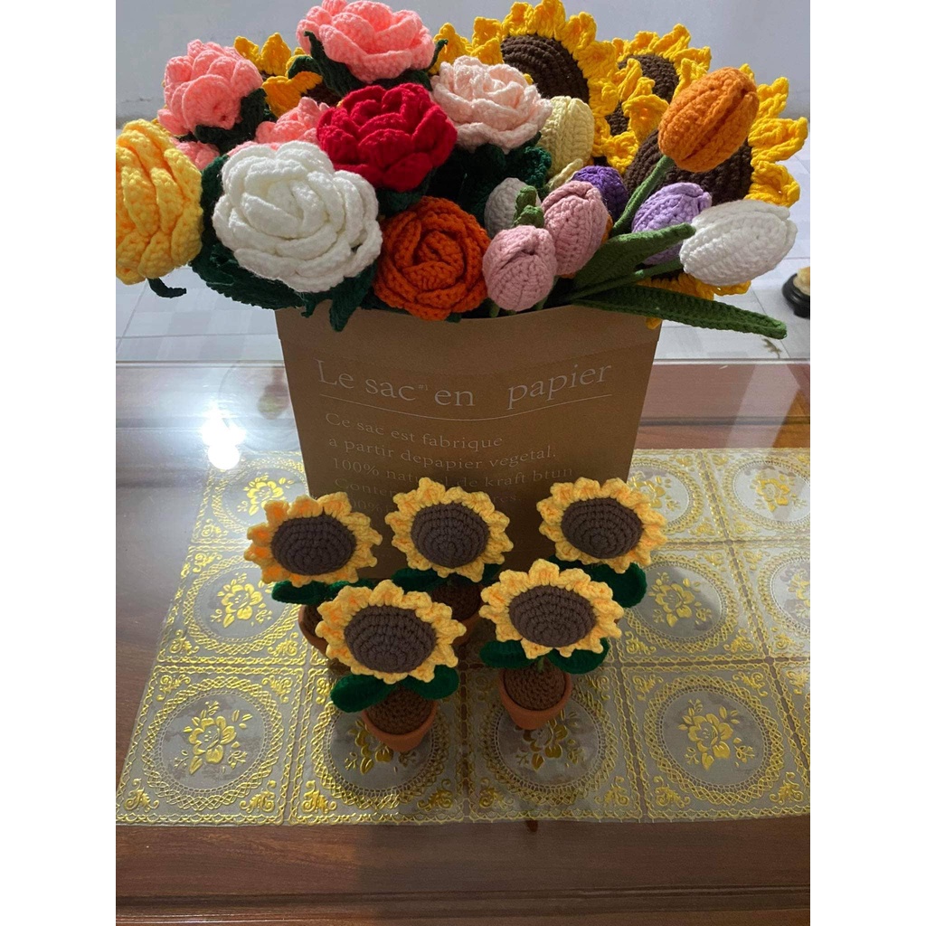 Hoa bằng len handmade xinh đẹp dành tặng cho người bạn yêu quí
