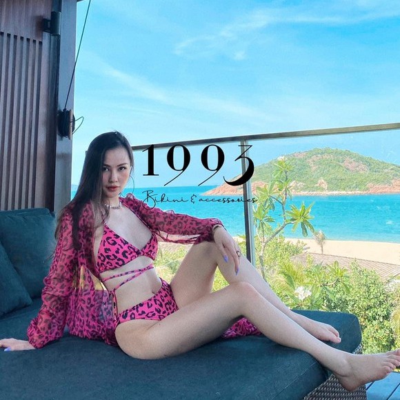 BIKINI HỌA TIẾT BEO HỒNG KÈM ÁO CHOÀNG BIKINI129K