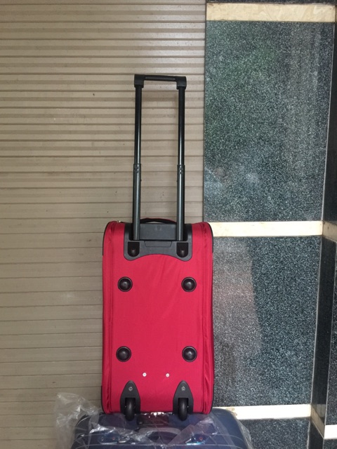 Vali kéo Hùng Phát cao cấp , chất liệu vải dù  chống thấm nước. Hành có sẵn tại kho nha .