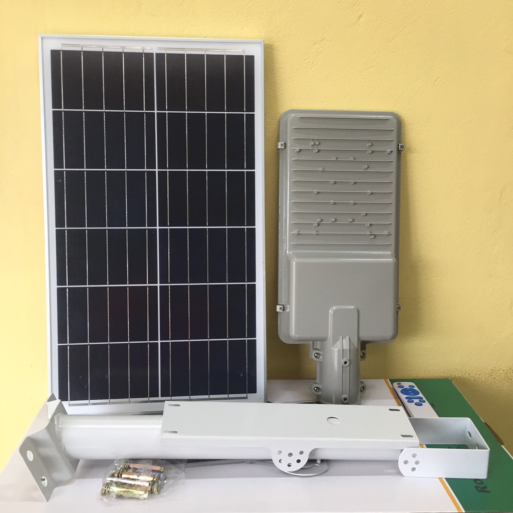 Đèn năng lượng mặt trời bàn chải chống nước IP67 công suất 300w - 200w