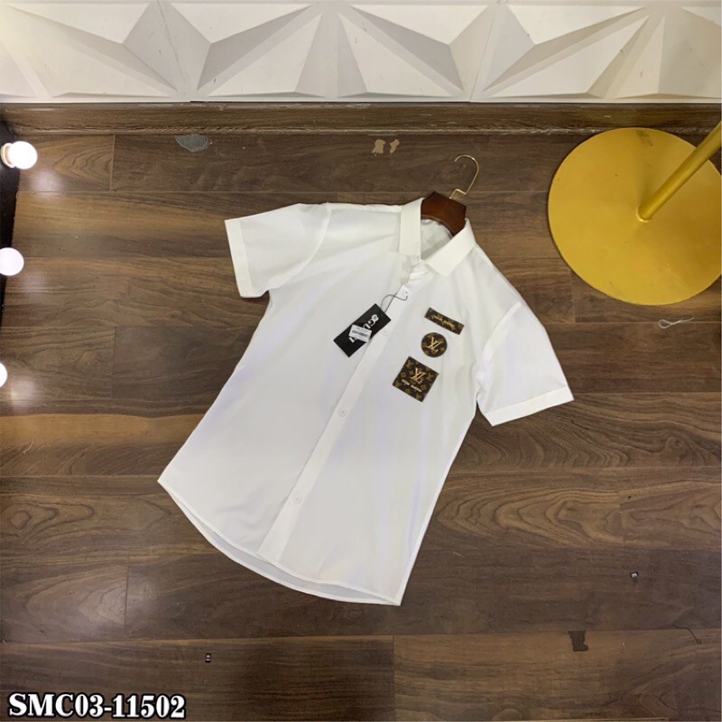 Sơ Mi Trắng Tay Ngắn Lv Thêu Mác Da Hoa Tag Chữ