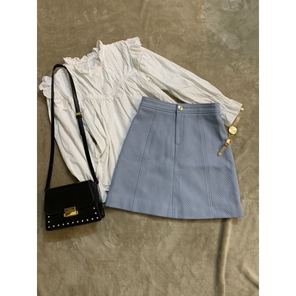 Sơ mi trắng và chân váy Elise