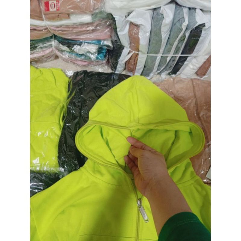 Áo khoác xỏ ngón croptop có nón