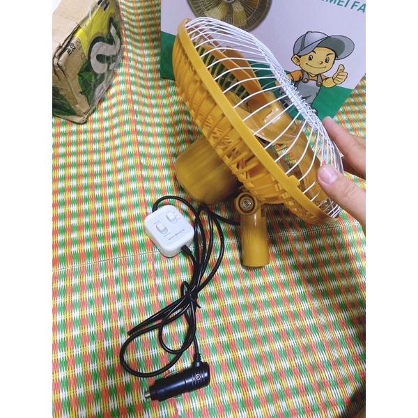 Quạt ô tô cắm tẩu , có chân kẹp điện 12V,24V đường kính 28cm màu vàng