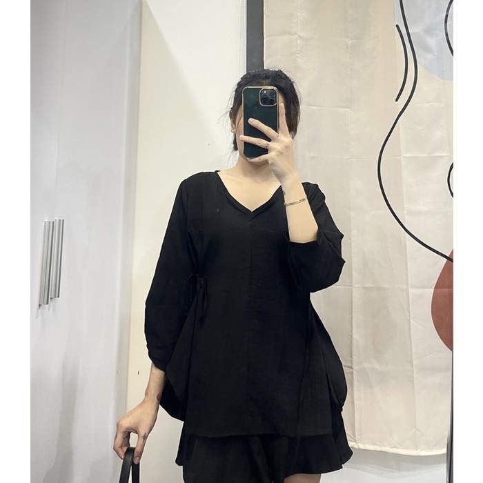 SET ĐỒ VINTAGE SET gồm chân váy xếp ly với thiết kế thắt nơ 2 bên và áo tay dài cổ V