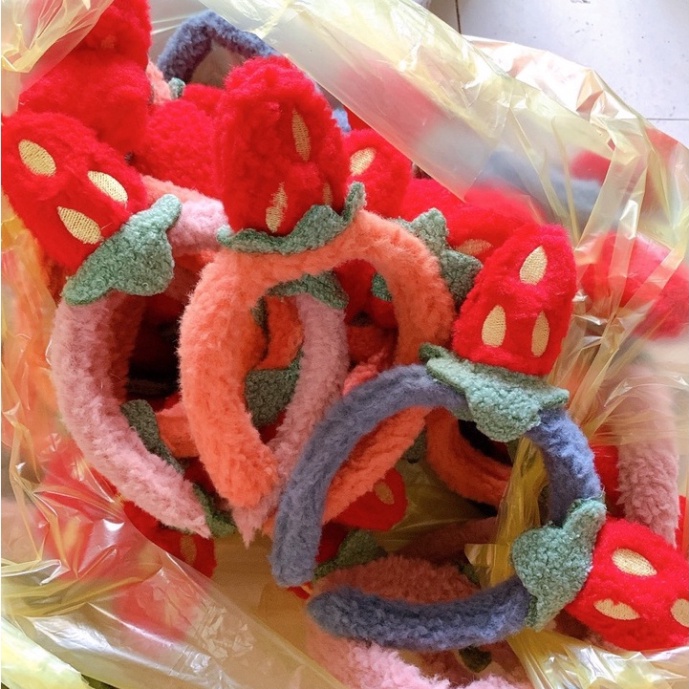 Bờm Trang Điểm Make Up Hình Quả Dâu Tây Dễ Thương Chất Liệu Nhung Mềm, Co Giãn Cực Tốt