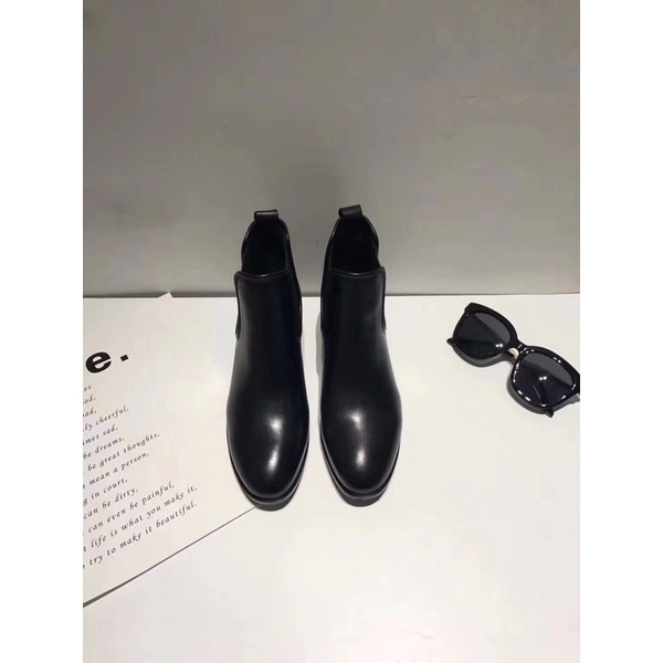 boot nữ ngắn cổ Thiết kế đường ống hình chữ U, mặt sau có khóa vòng phù hợp đế 3.5cm