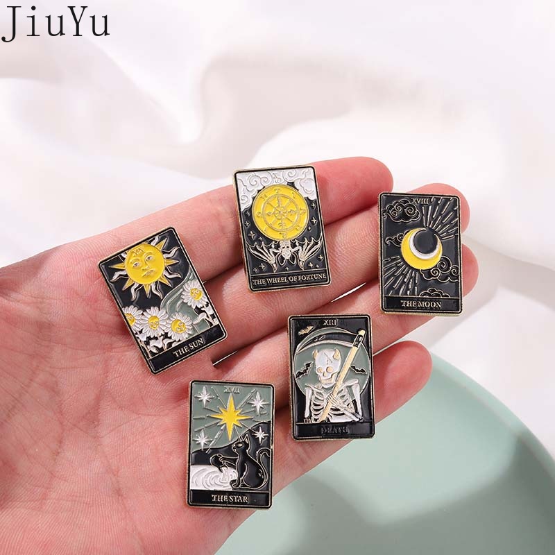 Ghim Cài Áo Hình Lá Bài Tarot Màu Đen Cá Tính