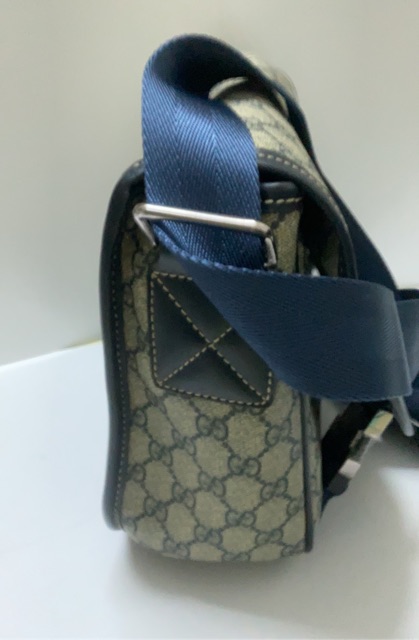 Túi đeo chéo nam hàng supper hiệu GC