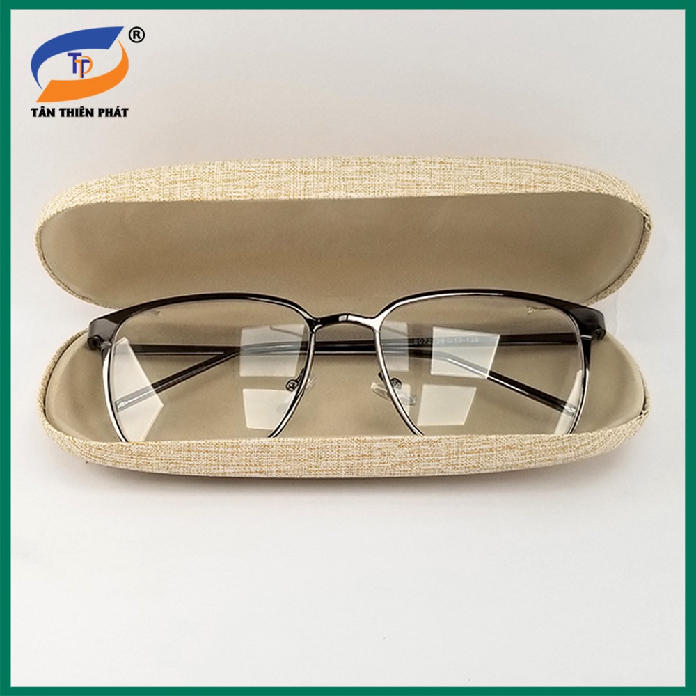 Gọng kính cận nam mắt chữ nhật kim loại màu ghi xám 8072. Tròng kính giả cận 0 độ chống ánh sáng xanh, chống tia UV