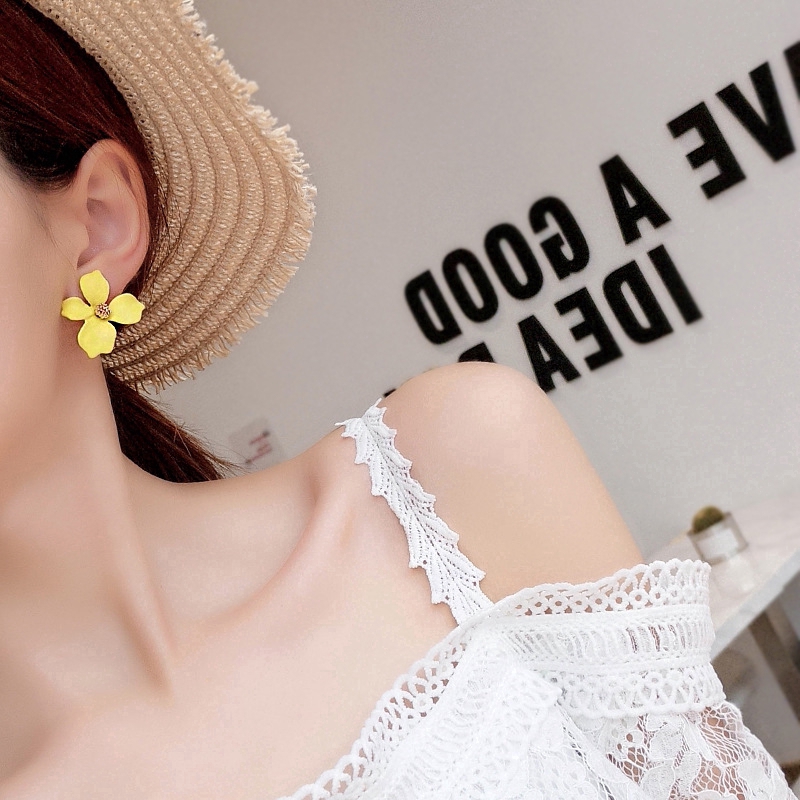 Bông tai hợp kim hình cánh hoa nhiều màu thời trang cho nữ