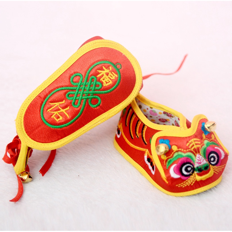 Giày Đế Mềm Thêu Họa Tiết Kiểu Năm Mới Trung Hoa Dễ Thương Cho Bé Trai + Gái