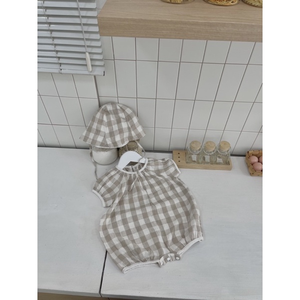 Đồ bộ liền thân + nón hoạ tiết ca ro xám nhạt Nanci room
