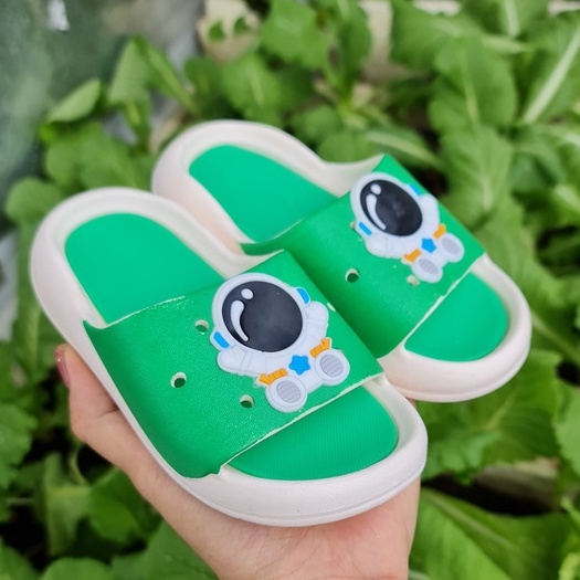 Dép bánh mì cho bé trai bé gái chất cao su mềm sơn hình phi hành gia