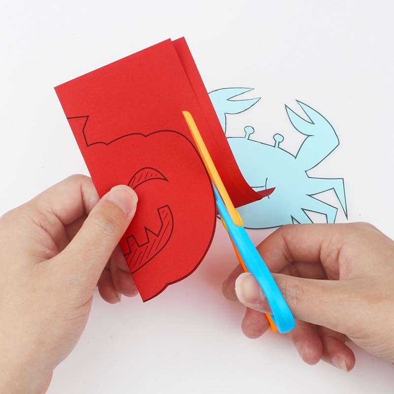 Bộ đồ chơi cắt dán giấy thủ công tạo hình cho bé 240 tờ + kéo an toàn có hình in sẵn