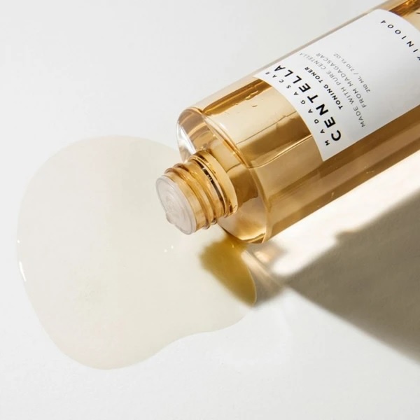 Nước hoa hồng chiết xuất từ rau má SKIN1004 Madagascar Centella Toning Toner 210ml