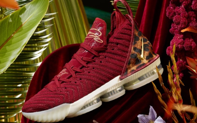Giày bóng rổ Lebron 16 King