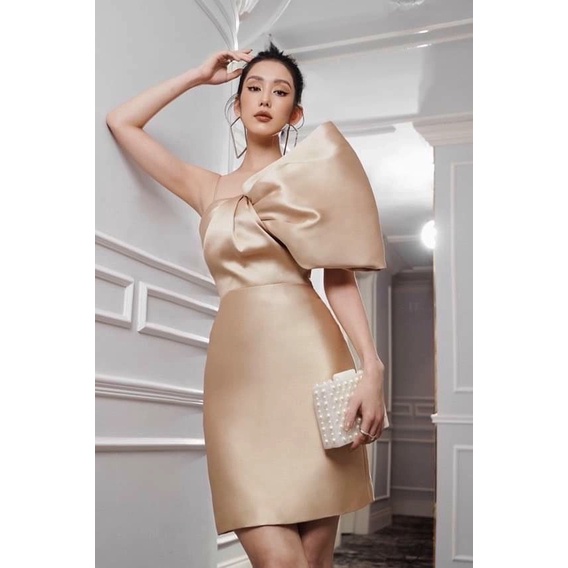 Đầm ôm body cúp ngực hai dây lệch vai phối nơ (HÀNG CAO CẤP)