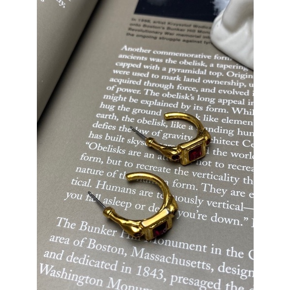 Hoa tai xỏ lỗ vintage