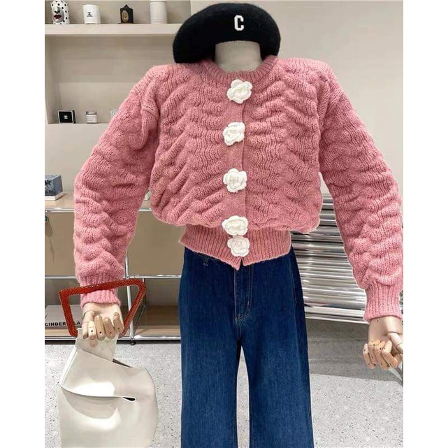 Áo khoác chất len bông cút cánh hoa.