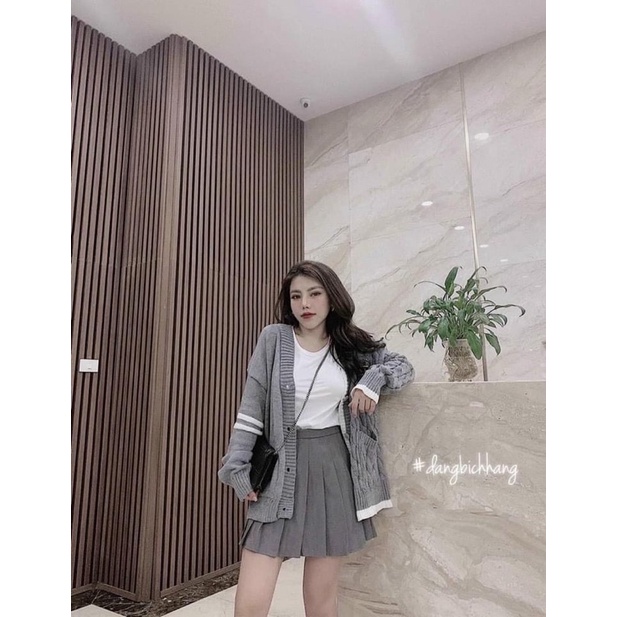 Áo len Cardigan ghi xám ngực huy hiệu