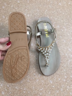 Sandal xỏ ngón đính đá