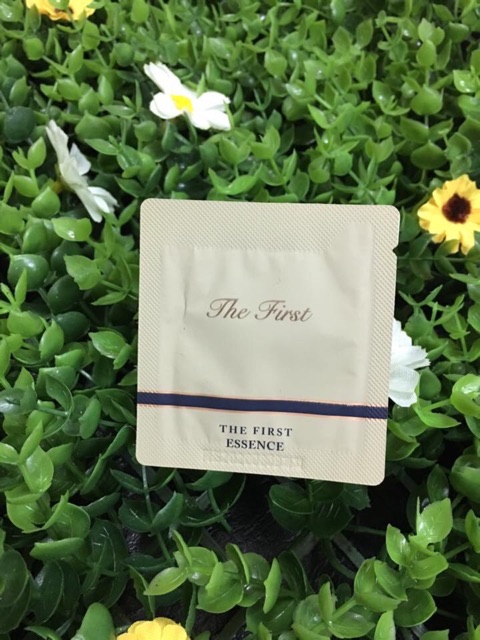 Sale com bo 10 gói  Tinh dầu dưỡng tái sinh da Ohui the first | BigBuy360 - bigbuy360.vn