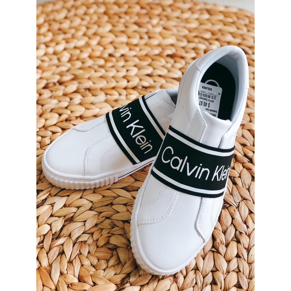 Săn sale hãng Giày NỮ Calvin Klein trắng hoạ tiết chữ đen siêu đẹp size 7M - 37.5VN