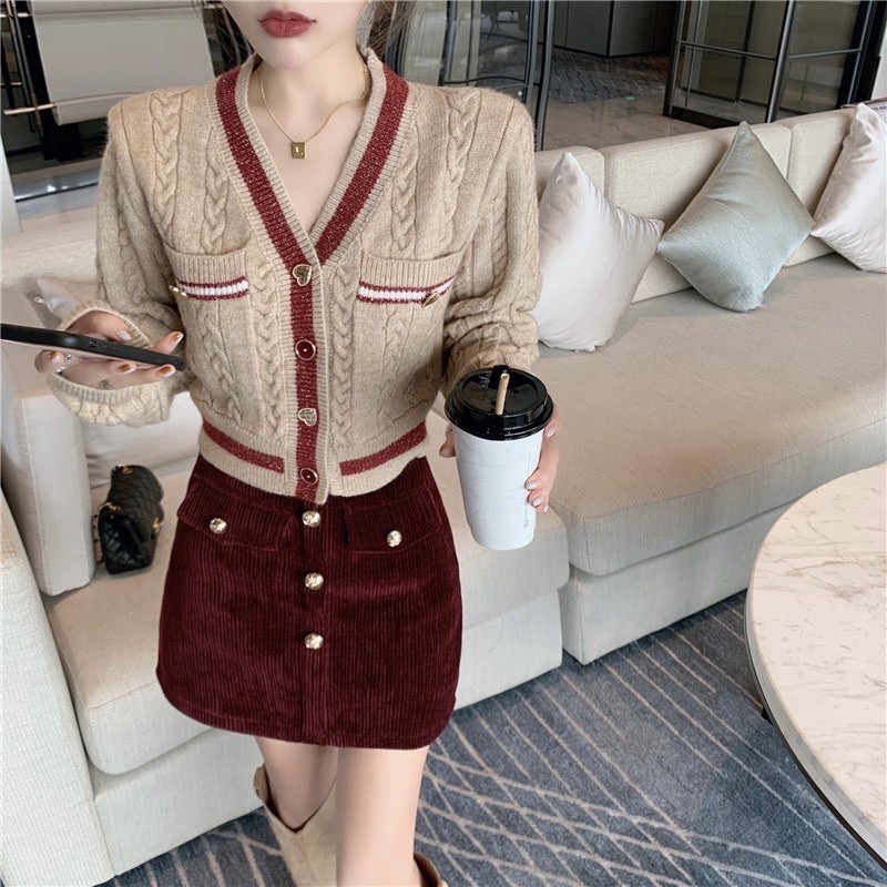 Áo len cardigan + chân váy